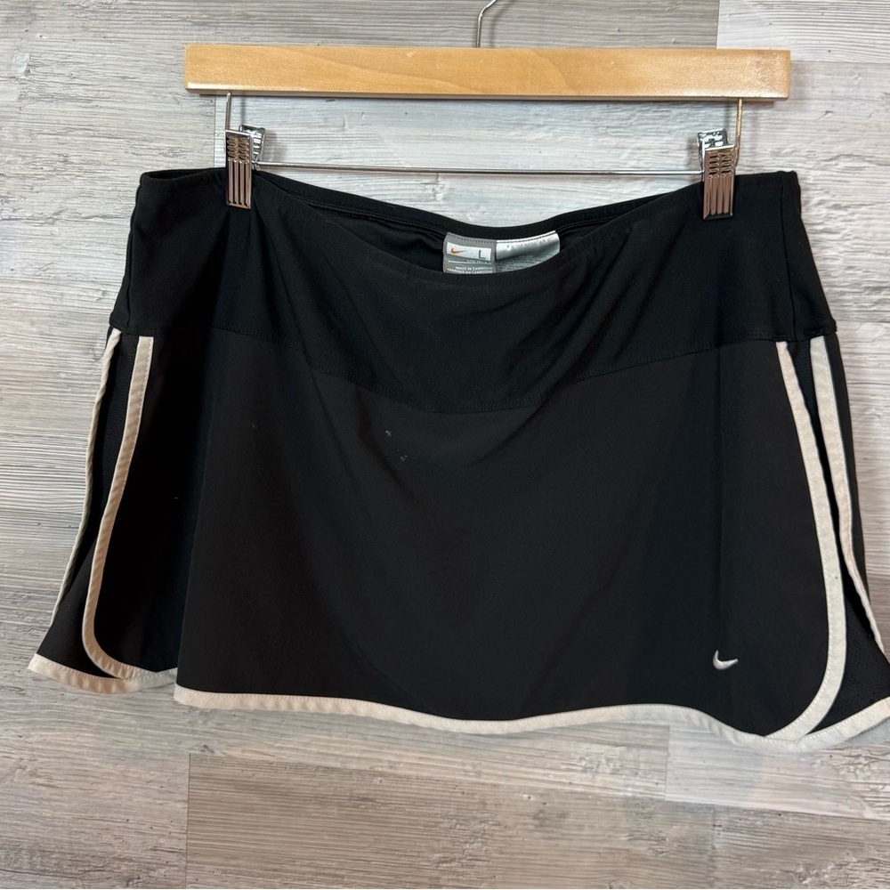 Nike Fit Dry Black Athletic Skort with White Trim - Size L